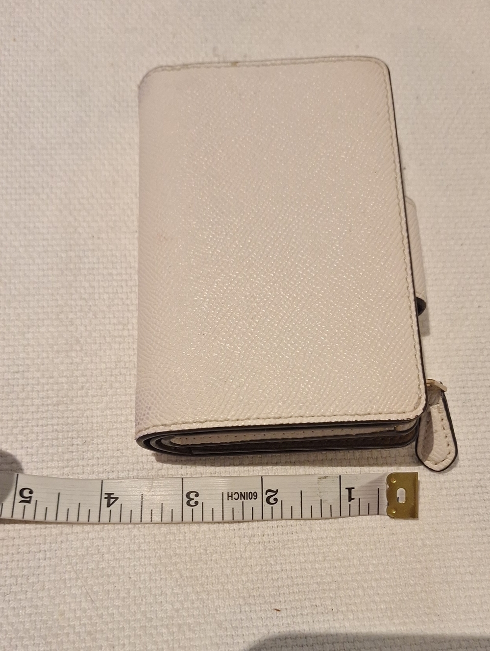 Coach Cream Leather Wallet with Gold Logo - Picture 2 of 6